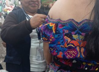 Jornada de vacunación contra el sarampión en la zona 1 capitalina. Foto La Hora: MSPAS