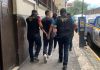 Madre e hijo capturados por los delitos de uso fraudulento de tarjetas de crédito o débito y robo agravado. Foto La Hora: PNC