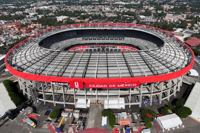 México se prepara desde sus estadios hasta sus negocios para comenzar a vivir la fiesta del mundial. Foto La Hora: EFE