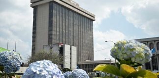 El Ministerio de Finanzas, dio a conocer este viernes la decisión de la calificadora de riesgo. Foto La Hora: Archivo.