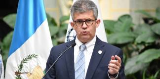 Ministro de Salud, Joaquín Barnoya, en el Palacio Nacional de la Cultura, introduciendo los nuevos hallazgos del caso Remdesivir.