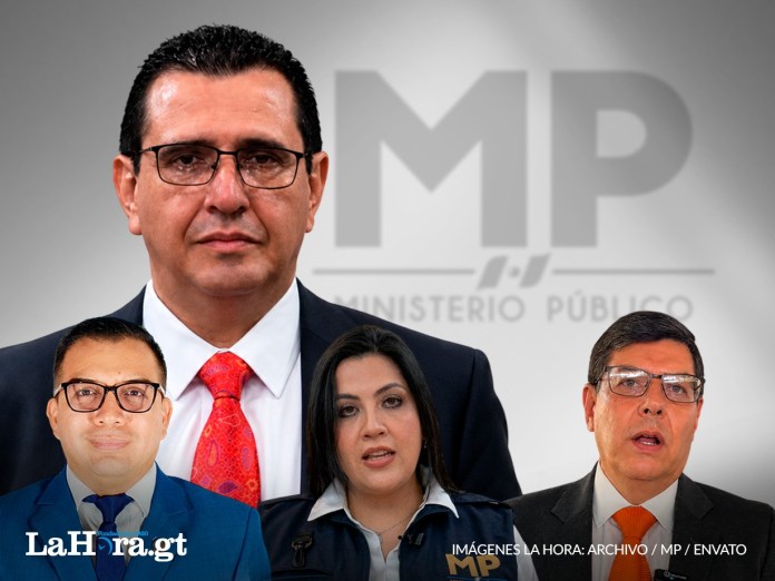 Fiscal General García Luna (d) junto a exfiscales destituidos Oscar Sagastume y Cinthia Monterroso.