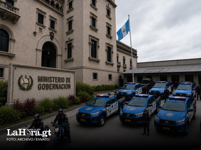 Expertos apunta a camino para transparentar licitaciones en el Estado, tras compra de patrullas en la PNC.