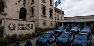 Expertos apunta a camino para transparentar licitaciones en el Estado, tras compra de patrullas en la PNC.
