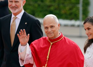 El papa León XIV inició su visita a España con un mensaje contra la polarización y un llamado a los jóvenes a ser “la chispa de una nueva humanidad”.