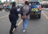 Presunta extorsionista capturada durante operación Semáforo Seguro. Foto La Hora: PNC
