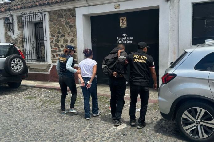 Presuntos extorsionistas de la mara Salvatrucha capturados en Sacatepequez Presuntos extorsionistas de la mara Salvatrucha capturados en Sacatepéquez. Foto La Hora: PNC