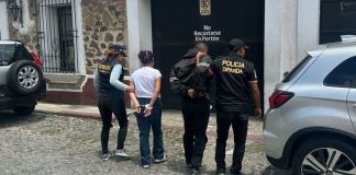 Presuntos extorsionistas de la mara Salvatrucha capturados en Sacatepéquez. Foto La Hora: PNC
