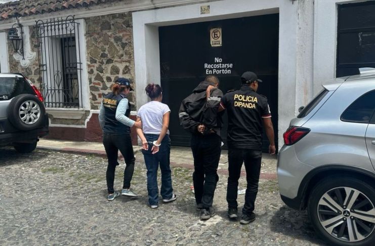 Presuntos extorsionistas de la mara Salvatrucha capturados en Sacatepéquez. Foto La Hora: PNC