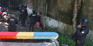 Presuntos motoladrones capturados en Escuintla. Foto La Hora: PNC