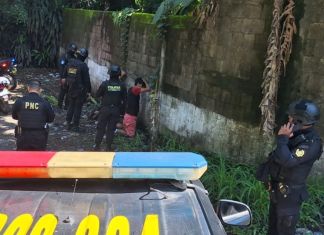Presuntos motoladrones capturados en Escuintla. Foto La Hora: PNC