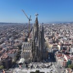 La Sagrada Familia, iniciada en 1882, es la obra maestra de Gaudí y el máximo exponente de la arquitectura modernista catalana. Foto La Hora: Sitio Web de La Sagrada Familia.
