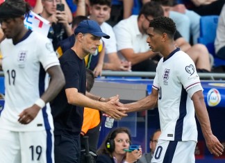 Imagen de archivo de la selección de Inglaterra. Thomas Tuchel junto a Jude Bellingham. Foto La Hora: EFE/ Enric Fontcuberta