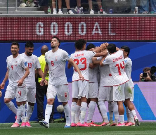 Jugadores de la selección de Irán celebran un gol que fue anulado en un partido del grupo G del Mundial de la FIFA 2026 entre Bélgica e Irán, en el estadio SoFi en Los Ángeles (EE.UU.). Foto La Hora: EFE/ Omar Alonso