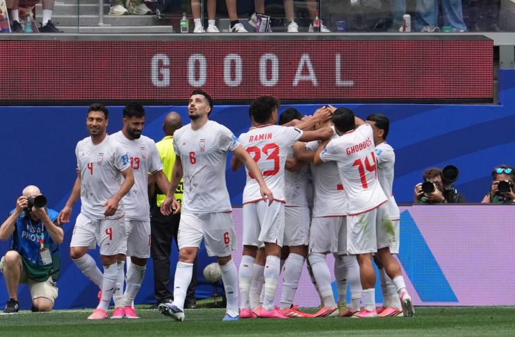 EE. UU. permitirá a la selección de Irán entrar al país dos días antes de su próximo partido Jugadores de la selección de Irán celebran un gol que fue anulado en un partido del grupo G del Mundial de la FIFA 2026 entre Bélgica e Irán, en el estadio SoFi en Los Ángeles (EE.UU.). Foto La Hora: EFE/ Omar Alonso