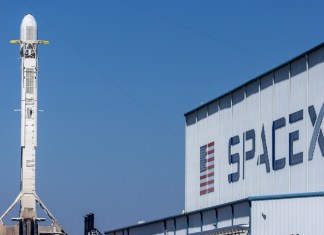 Elon Musk se acerca a una fortuna de USD 1 billón: tardaría más de 2 mil 700 años en gastarlo Se espera que la fortuna de Elon Musk, supere el billón de dólares con la oferta pública de SpaceX. Foto La Hora: EFE
