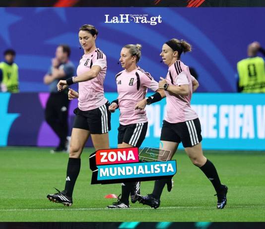 Tori Penso está escribiendo su nombre en la historia del deporte al convertirse en la segunda árbitra en dirigir un partido en un Mundial.