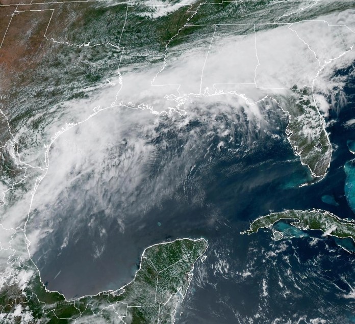 Foto satelital de la tormenta tropical Arthur