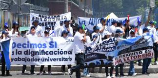 Trabajadores afines a Walter Mazariegos muestran su respaldo a días de inicio del segundo periodo. Foto La Hora: José Orozco