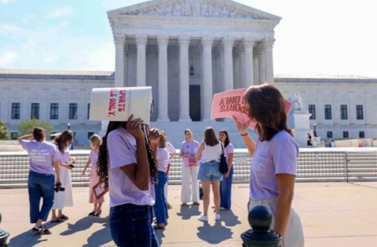 - El Tribunal Supremo de Estados Unidos consideró este martes ilegal la orden ejecutiva del presidente, Donald Trump, para limitar la ciudadanía de personas nacidas en territorio estadounidense.
