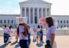 - El Tribunal Supremo de Estados Unidos consideró este martes ilegal la orden ejecutiva del presidente, Donald Trump, para limitar la ciudadanía de personas nacidas en territorio estadounidense.