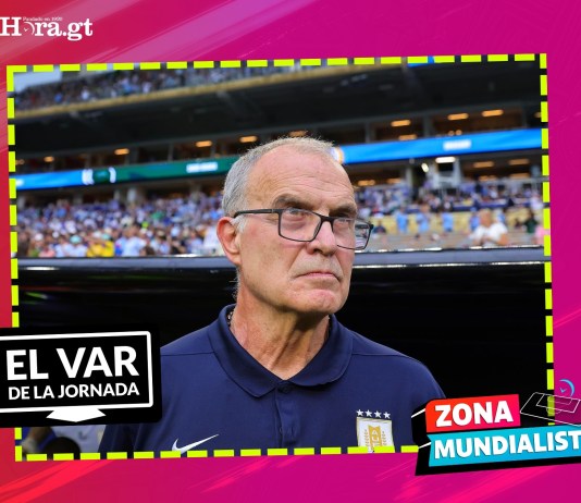 En plena era del fútbol moderno, Marcelo Bielsa resiste a contracorriente. Su filosofía demuestra que el espectáculo no se compra con marketing. Foto La Hora: EFE