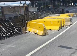 PMT de Villa Nueva pide al CIV retirar separadores viales para mejorar la movilidad en el municipio PMT busca liberar paso vehicular en sector del puente Enrique Tejada Will. Foto La Hora: captura de pantalla.