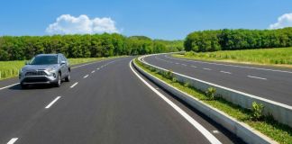 Automóvil circulando por la carretera Xochi. Foto La Hora Xochi
