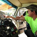 Vehículos con el sistema limitador de velocidad instalado. Foto La Hora: DGT