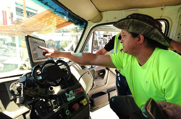 Vehículos con el sistema limitador de velocidad instalado. Foto La Hora: DGT