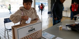 La votación de la segunda vuelta de las elecciones presidenciales de Perú concluyó y acto seguido comenzó el escrutinio.