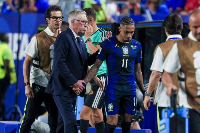 Brasil paga el 'Virus Europa': Raphinha, la última baja de peso de Ancelotti
