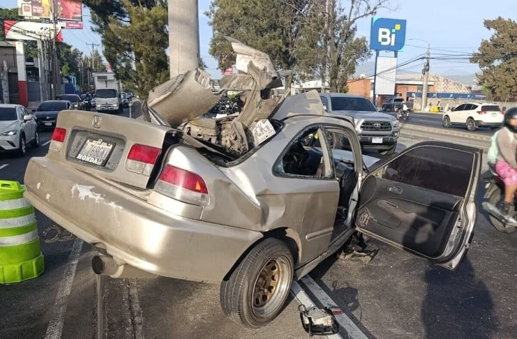 Un joven falleció a concecuencia de un fatal accidente registrado en la Calzada Aguilar Batres en horas de la madrugada. Foto La Hora: PMT Villa Nueva