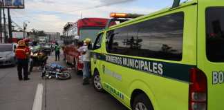 Muere motociclista en la zona 18. Foto: Bomberos Municipales.