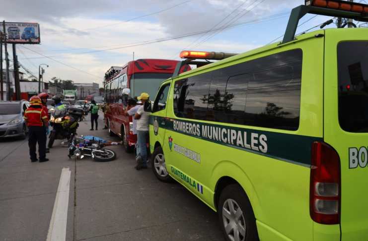 Muere motociclista en la zona 18. Foto: Bomberos Municipales.