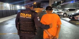 Capturado por apuñalar a su padrastro en el Día del Padre es ligado a proceso Un hombre que fue capturado luego de apuñalar a su padrastro fue ligado a proceso penal por el delito de asesinato en grado de tentativa. Foto La Hora: PNC