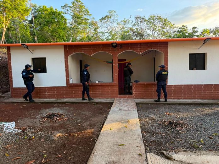 Las fuerzas de seguridad informaron de 57 allanamientos en inmuebles de diez departamentos del país, los cuales servirán para fortalecer investigaciones. Foto La Hora: PNC