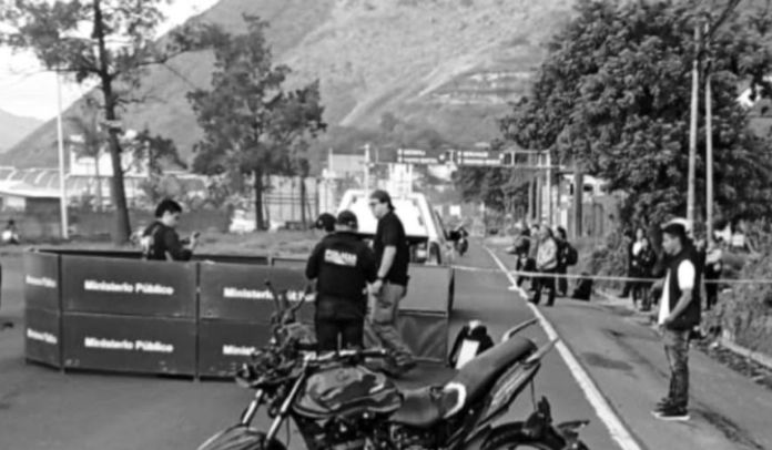 El accidente registrado en el km 30 de la ruta al Pacífico en dirección al sur está complicando en tráfico en Villa Nueva. Foto La Hora: PMT de Amatitlán
