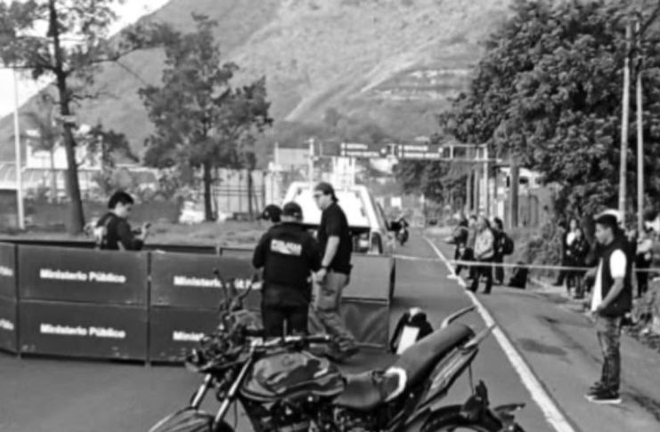 El accidente registrado en el km 30 de la ruta al Pacífico en dirección al sur está complicando en tráfico en Villa Nueva. Foto La Hora: PMT de Amatitlán