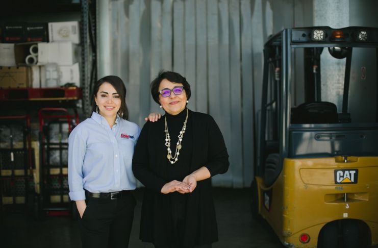 Vanessa una salvadoreña de origen, pero con un corazón centroamericano y su mamá decidieron colocar los productos nostálgicos de su país en la mesa del mercado estadounidense. Foto La Hora: Cortesía Vanessa Faggiolly