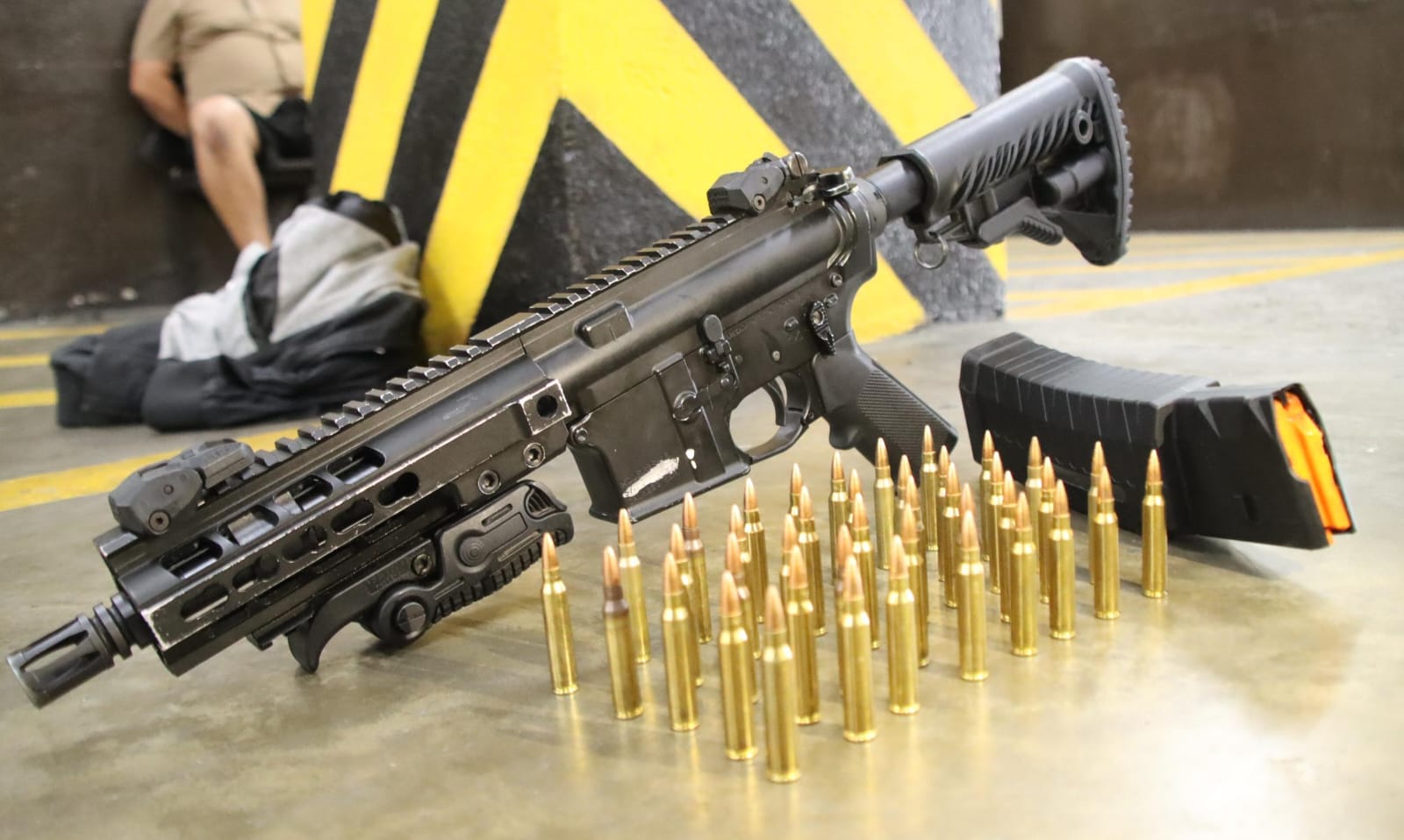 Esta fue el arma localizada por los policías en el vehículo inspeccionado.