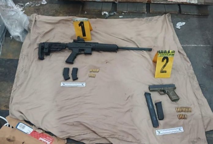En el reporte policial se detalla que las armas provenientes de EE. UU. tenían como destino una comunidad del municipio de San Francisco, Petén.
