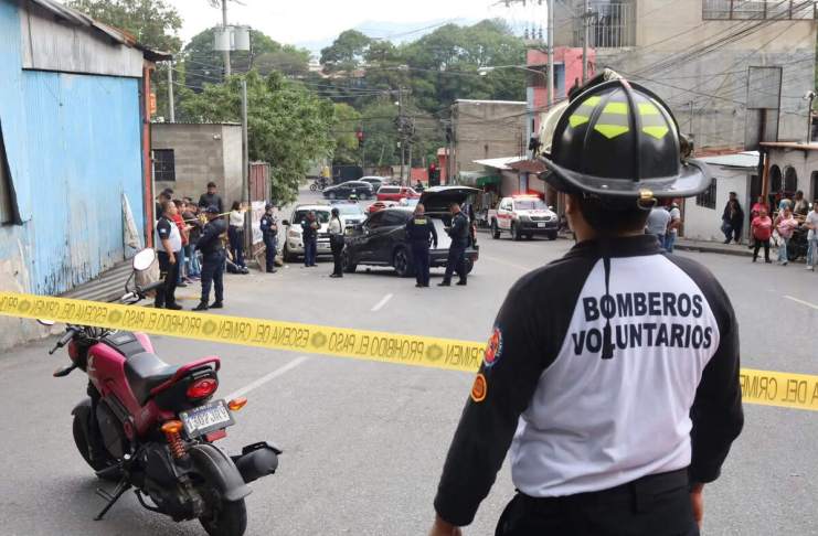 El CIEN dio a conocer que los homicidios en la ciudad capital han disminuido; sin embargo, en municipios del interior del país se observa un leve aumento. Foto: La Hora: Bomberos Voluntarios.