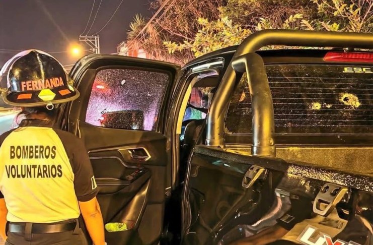 Fiscalía contra el Femicidio y videoforense de PNC investigan ataque contra el exdirector adjunto Helver Beltetón Vehículo con impactos de bala
