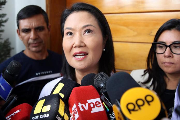 Fujimori mantiene una ventaja de 0,006 % sobre Sánchez con el 98,25 % de votación en Perú Fujimori mantiene una ventaja de 0,006 % sobre Sánchez con el 98,25 % de votación en Perú