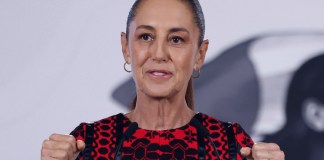 La presidenta de México, Claudia Sheinbaum, habla este miércoles, durante una rueda de prensa en Palacio Nacional de la Ciudad de México (México). Foto La Hora: EFE