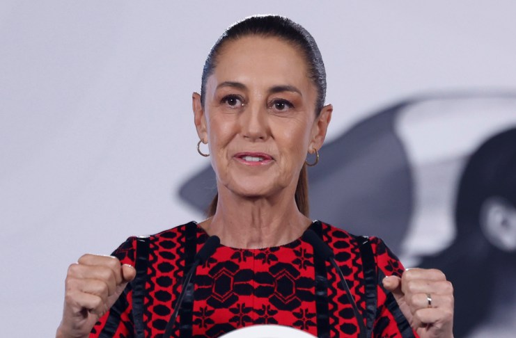 La presidenta de México, Claudia Sheinbaum, habla este miércoles, durante una rueda de prensa en Palacio Nacional de la Ciudad de México (México). Foto La Hora: EFE