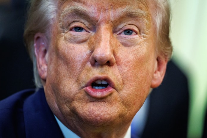 Archivo del presidente de Estados Unidos, Donald Trump, en la Sala Oval de la Casa Blanca. Foto La Hora: EFE