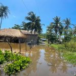 La Conred informó que en la aldea La Barrona, Moyuta, Jutiapa, realizó evaluación de daños por la marea alta que inundó algunas comunidades debido al mal clima.