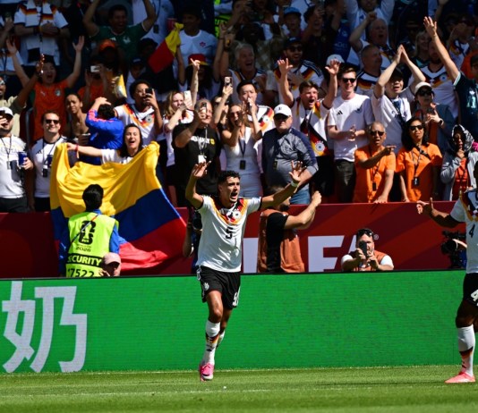 El alemán Aleksandar Pavlovic hace un gesto tras marcar un gol anulado durante el partido de la fase de grupos de la Copa Mundial de la FIFA 2026 entre Alemania y Costa de Marfil, en Toronto, Canadá. Foto La Hora: EFE